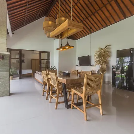 Charming 3 Bedrooms Villa Beach Walking Distance