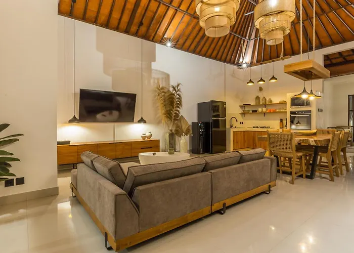 Charming 3 Bedrooms Walking Distance *