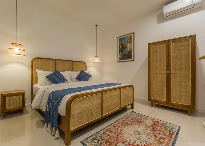 Charming 3 Bedrooms Walking Distance *